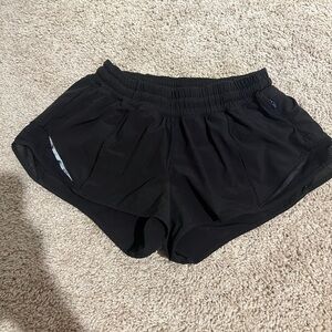 Lululemon mid rise 2.5 inch shorts
